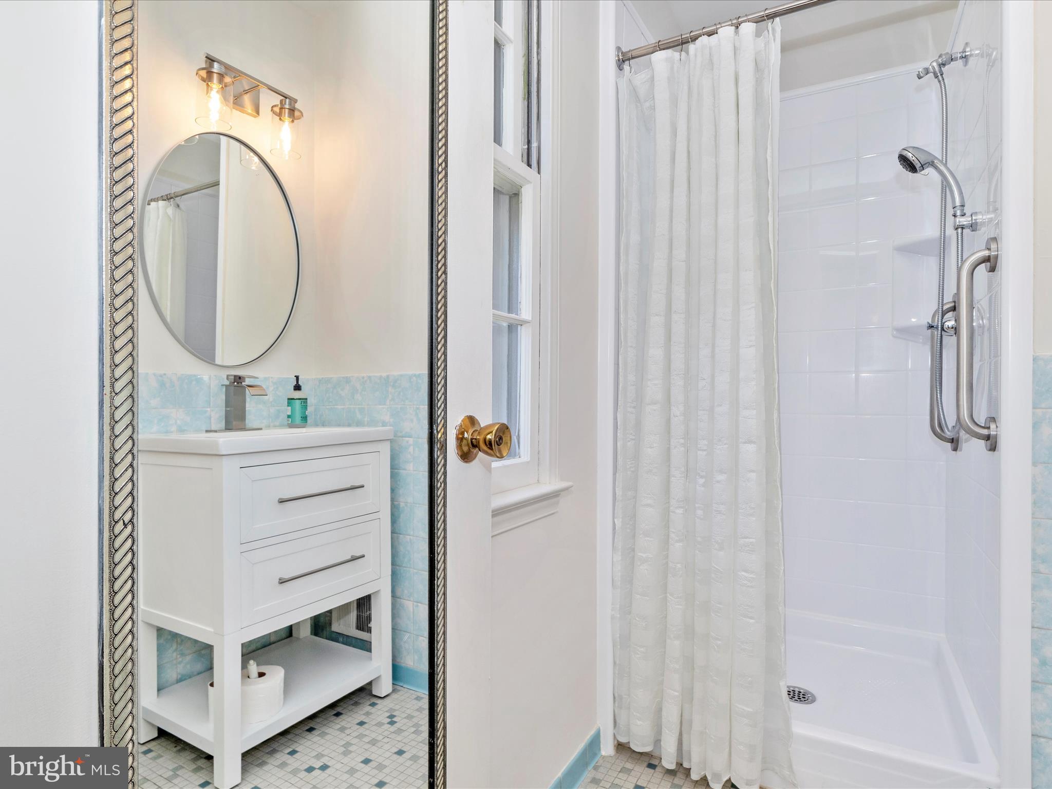 WHITE OAK MANOR - Residential