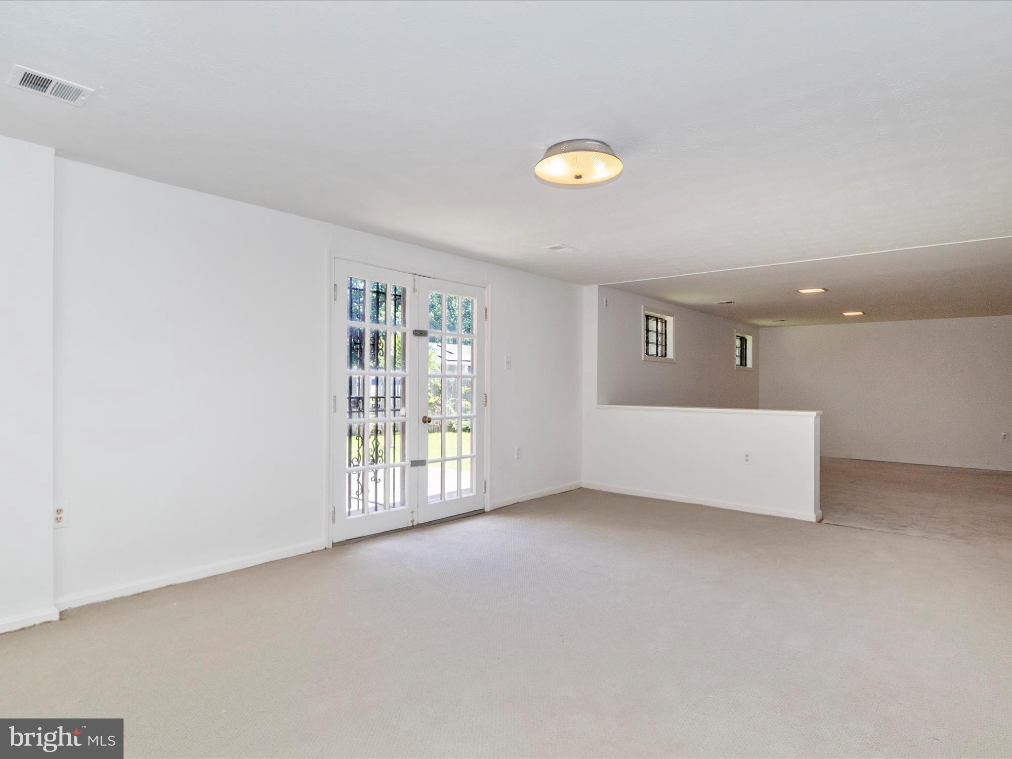 WHITE OAK MANOR - Residential