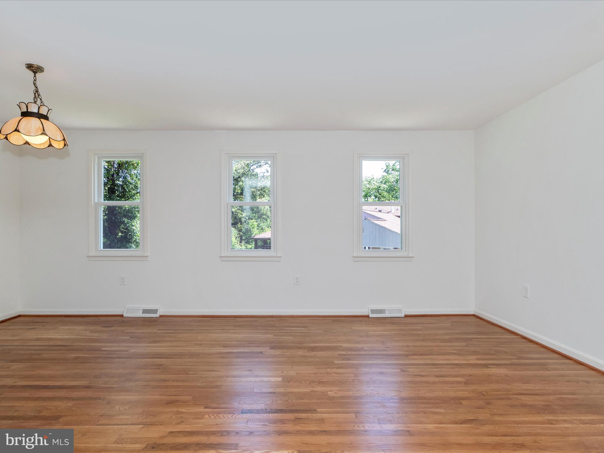 WHITE OAK MANOR - Residential