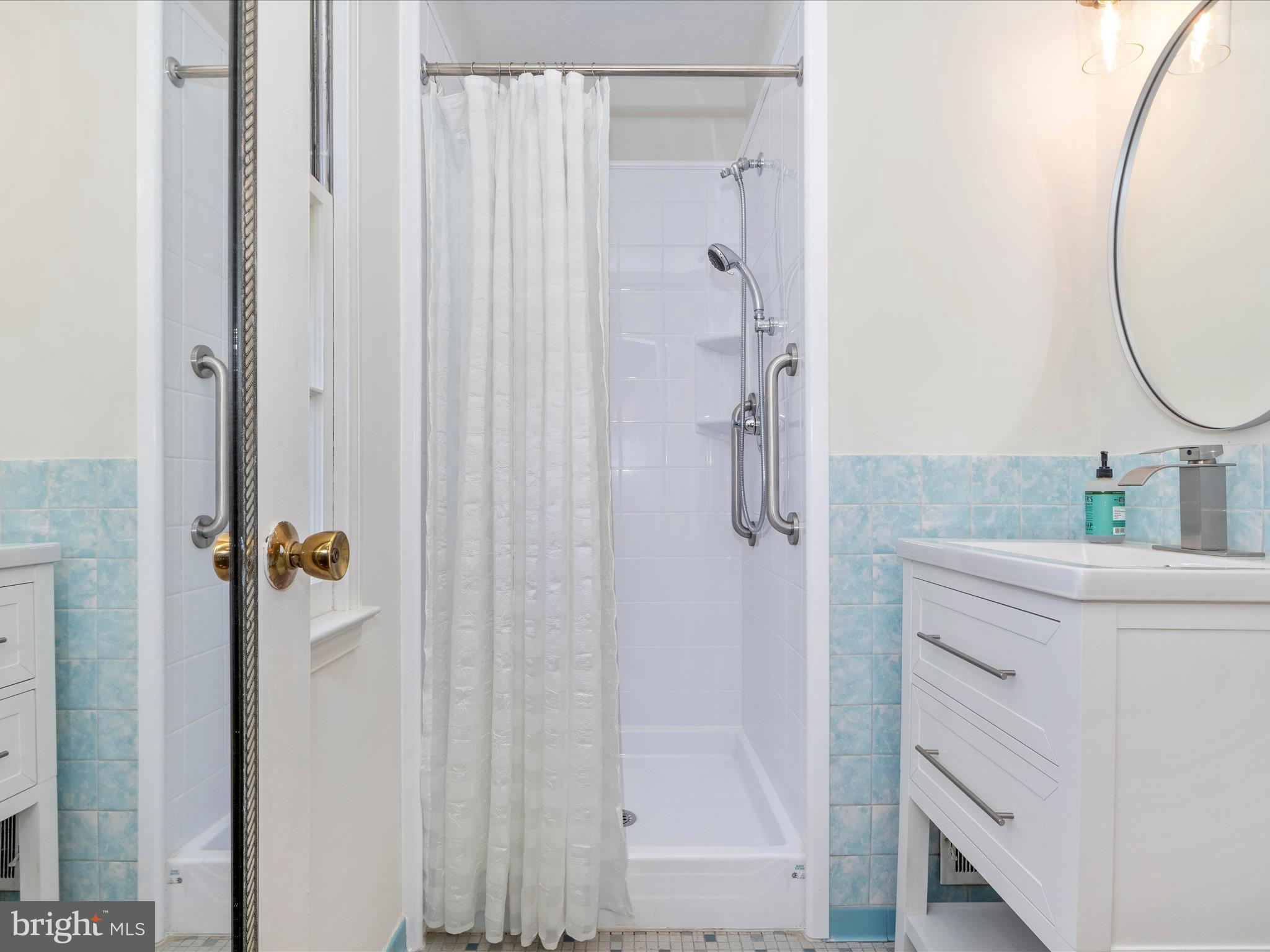 WHITE OAK MANOR - Residential