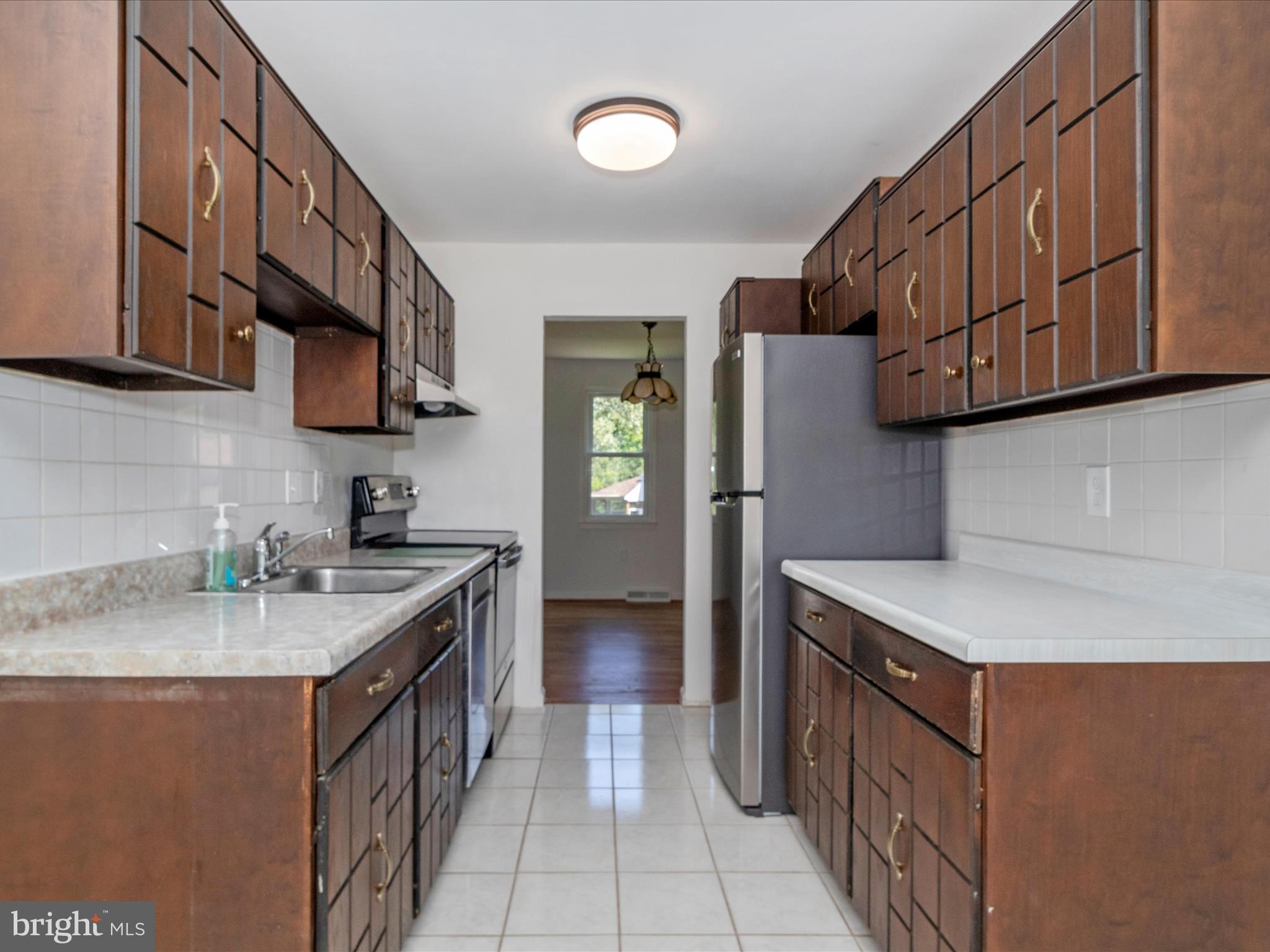 WHITE OAK MANOR - Residential