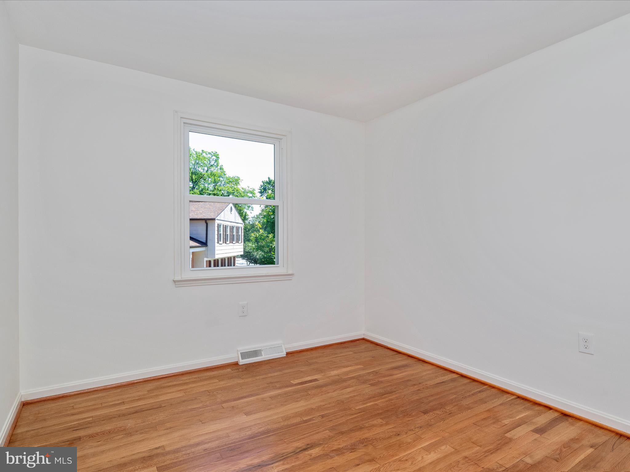 WHITE OAK MANOR - Residential