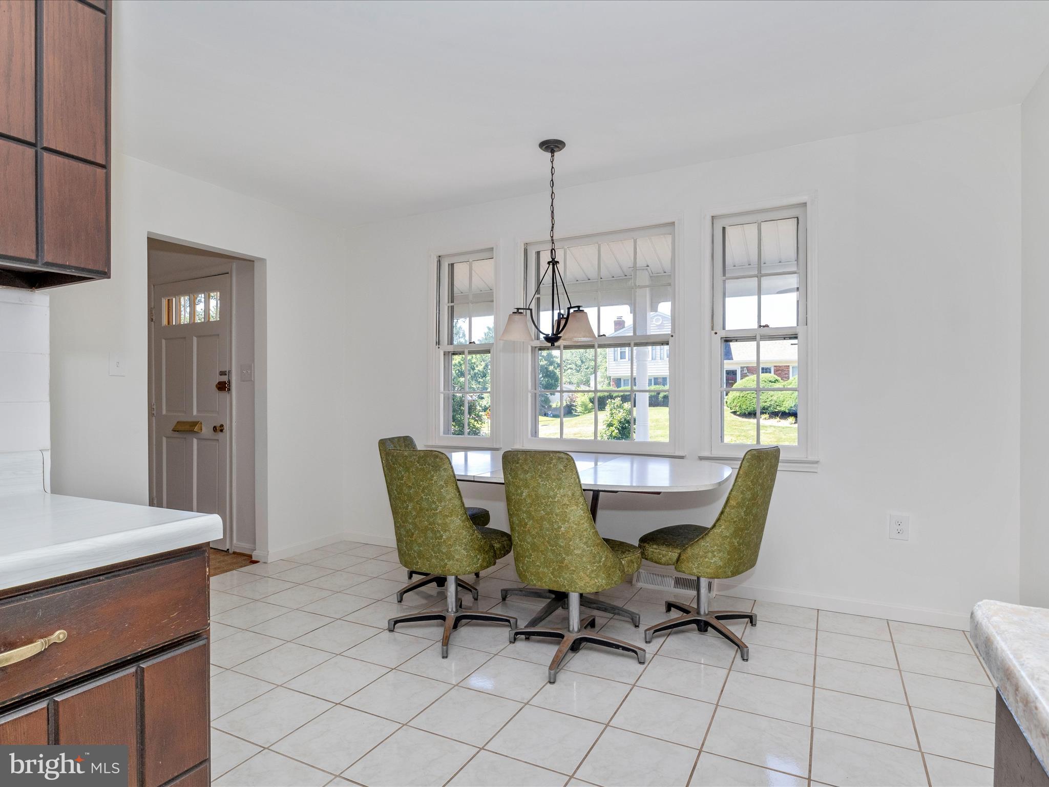 WHITE OAK MANOR - Residential