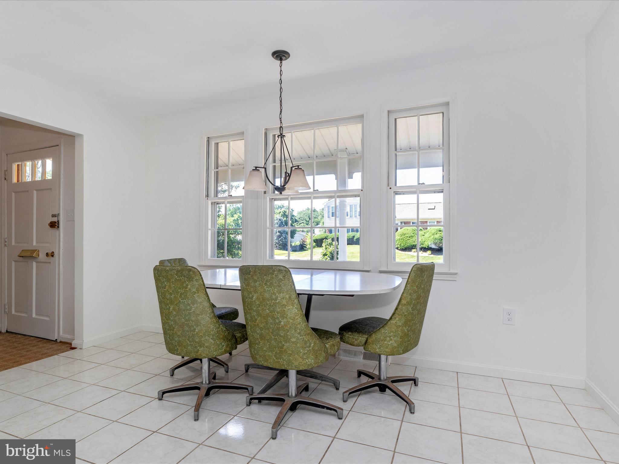 WHITE OAK MANOR - Residential