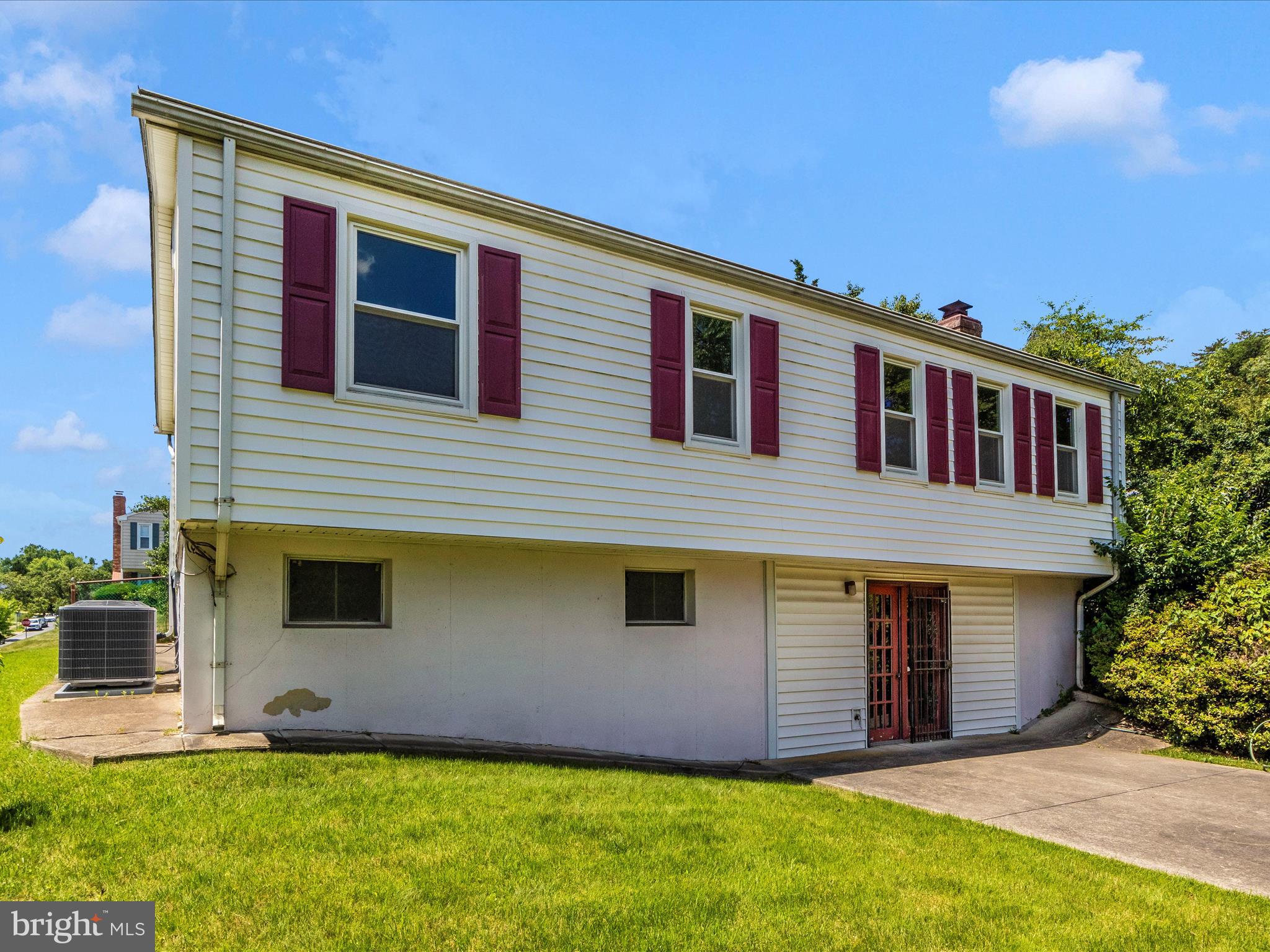 WHITE OAK MANOR - Residential