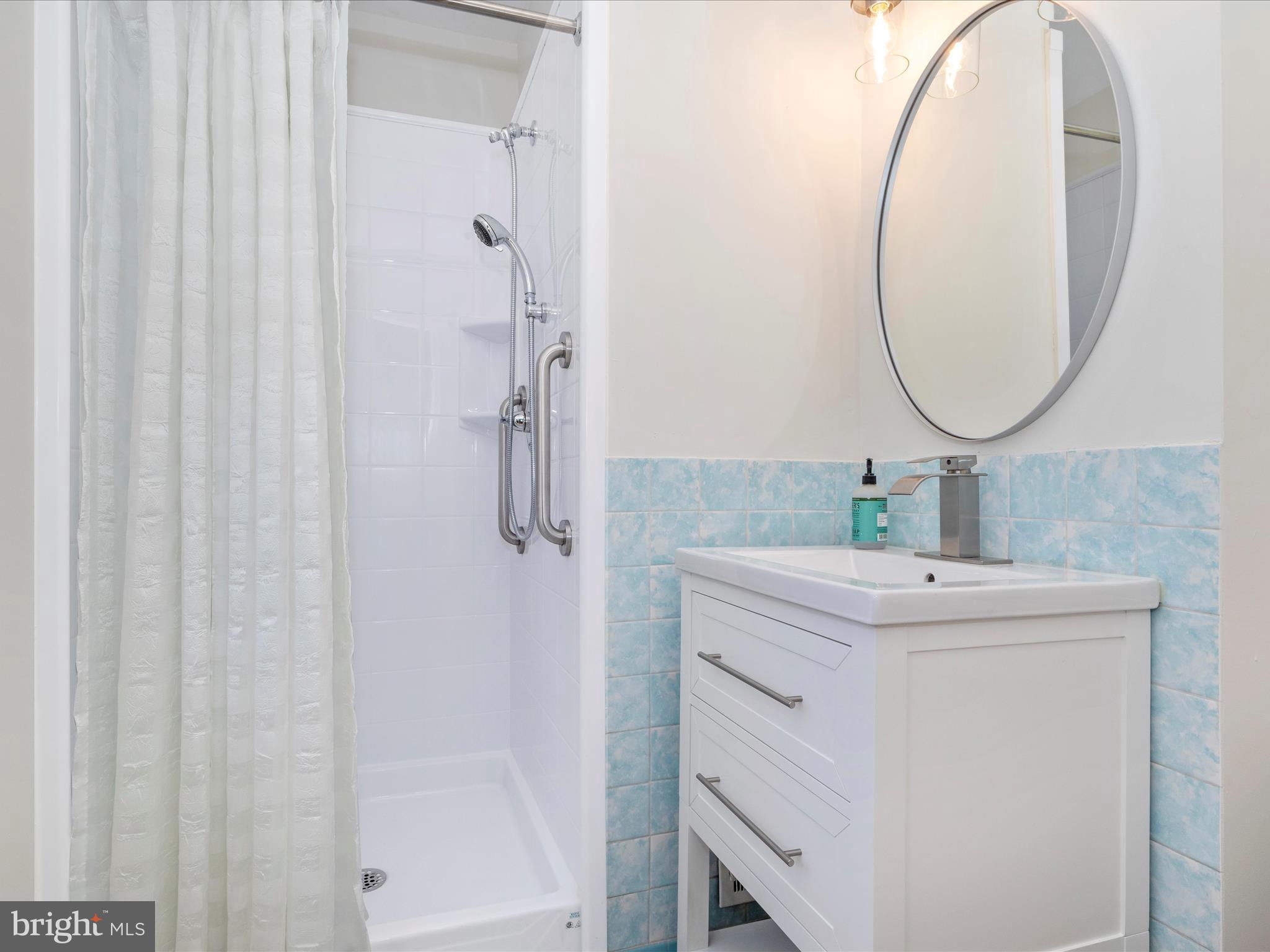 WHITE OAK MANOR - Residential