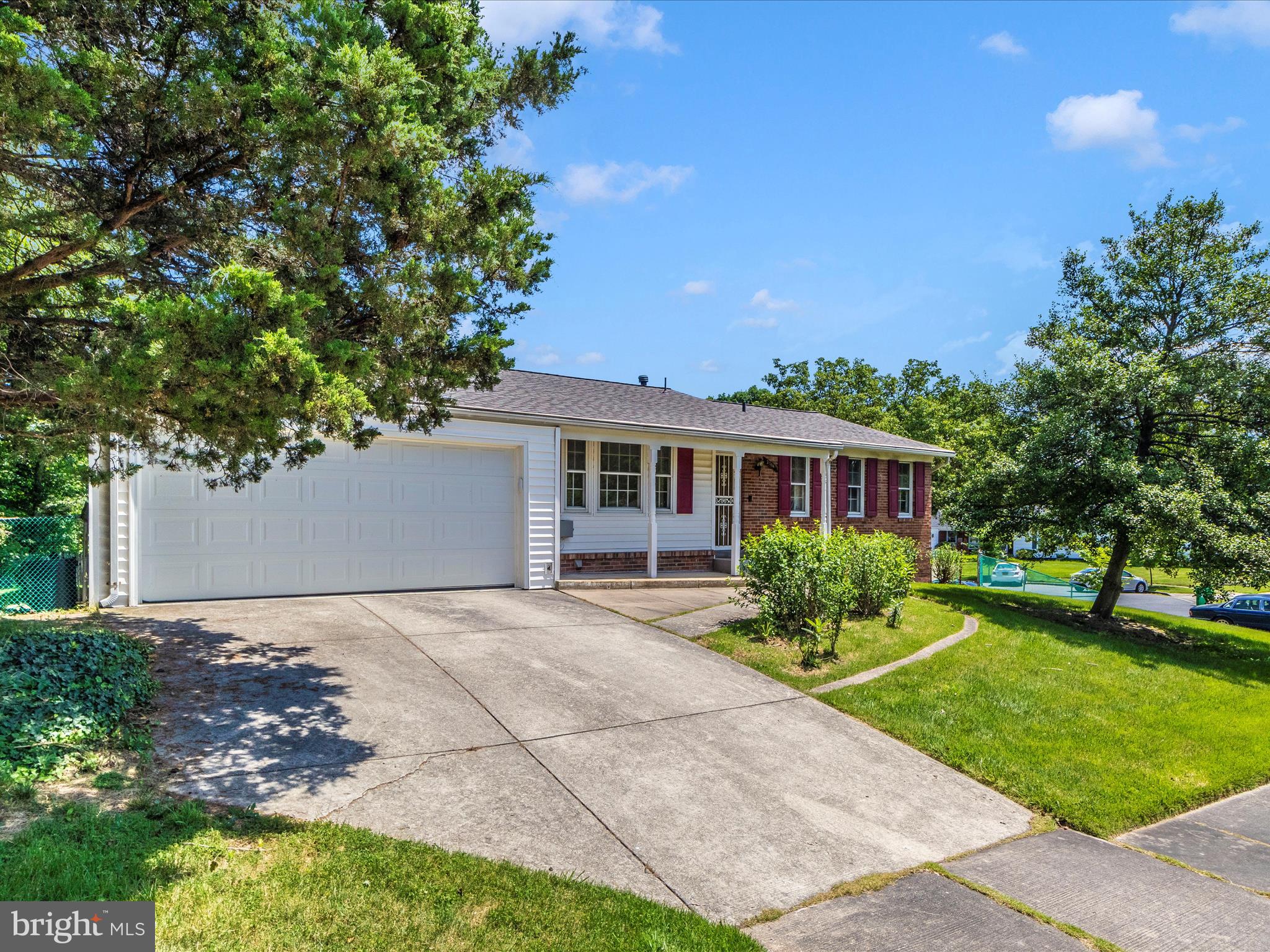 WHITE OAK MANOR - Residential