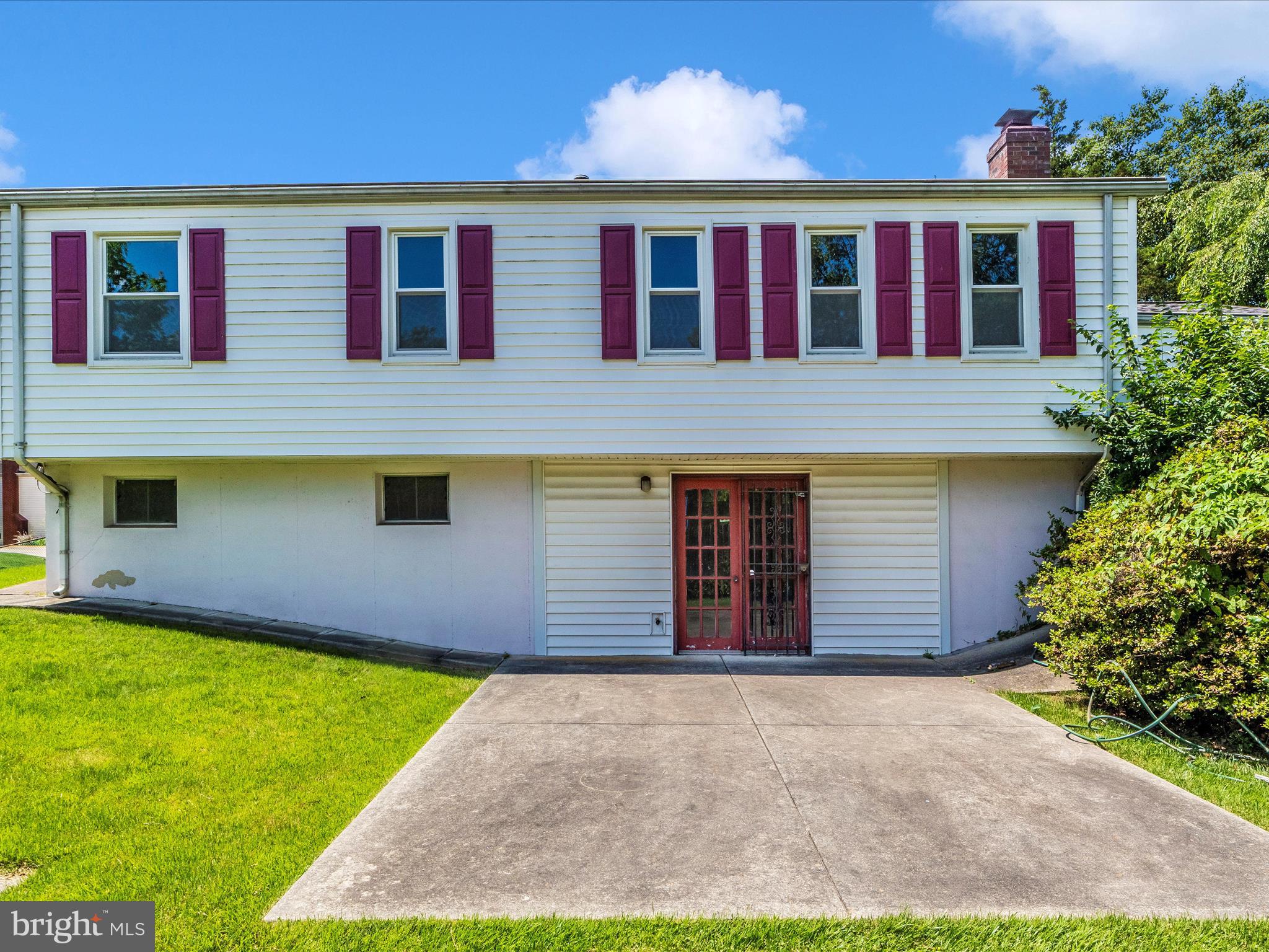 WHITE OAK MANOR - Residential