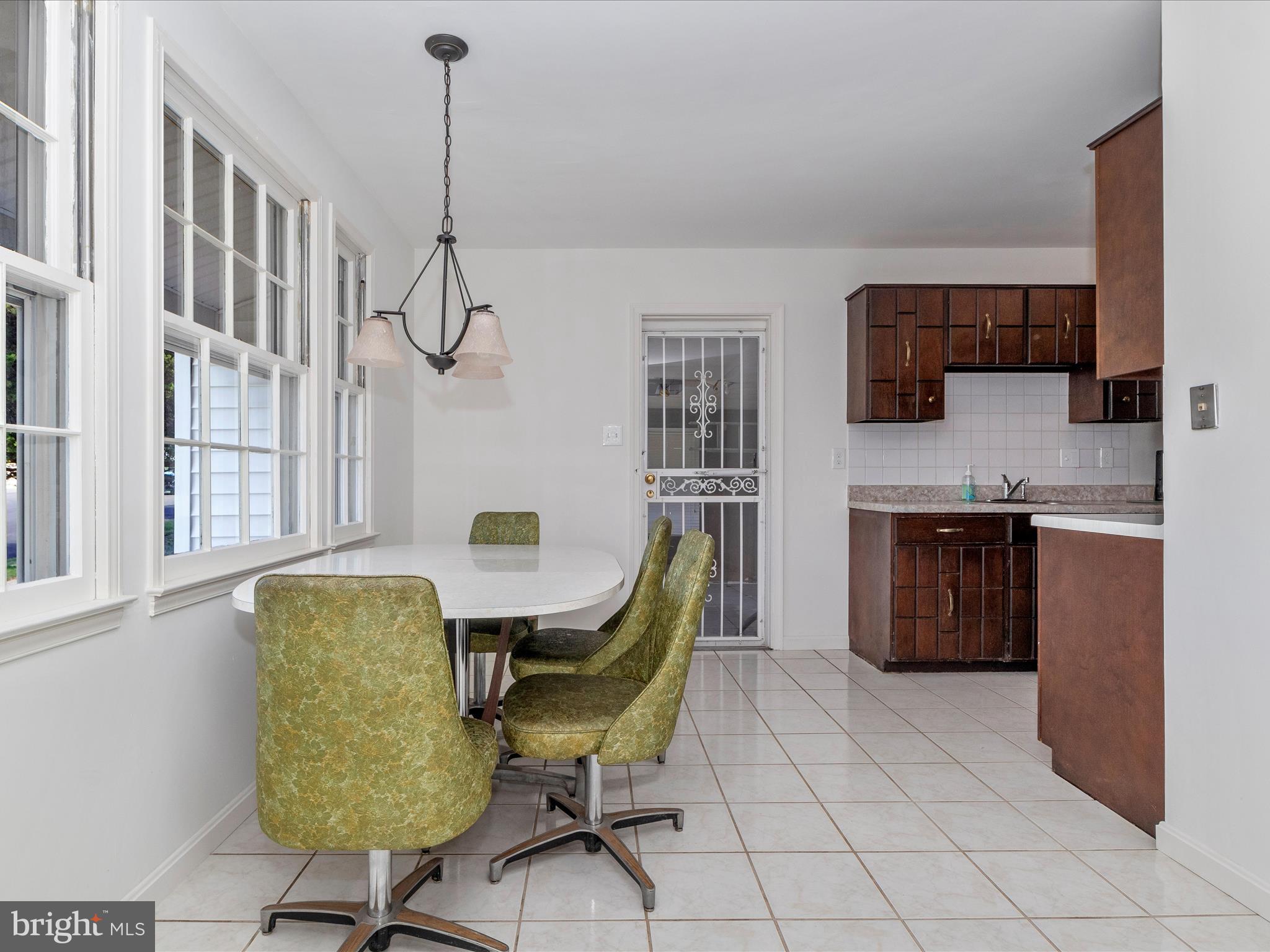 WHITE OAK MANOR - Residential