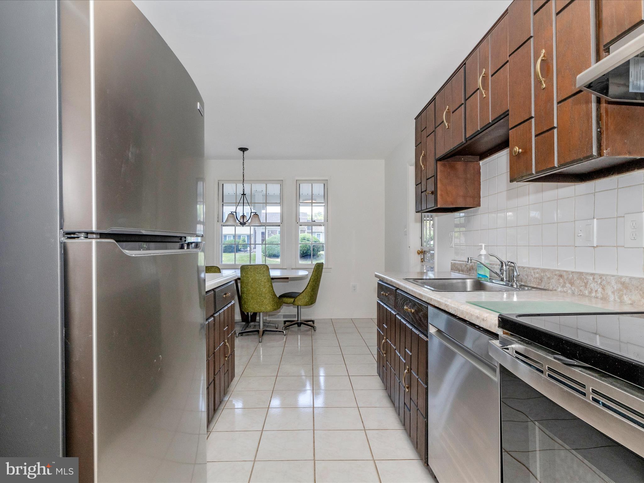 WHITE OAK MANOR - Residential