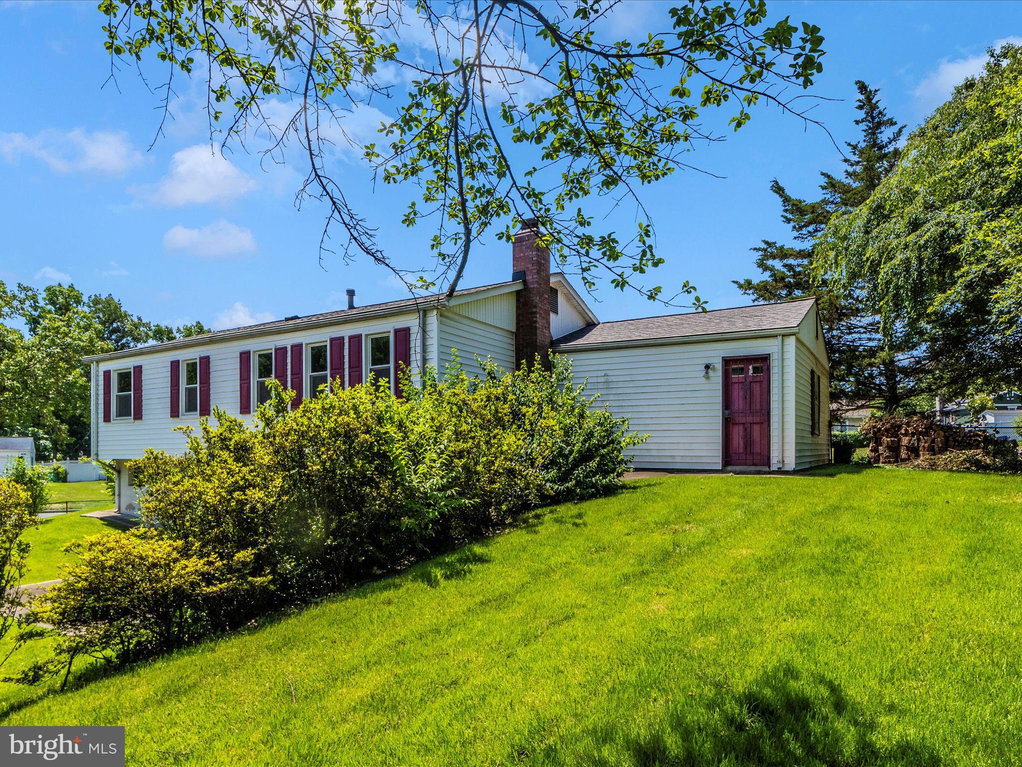 WHITE OAK MANOR - Residential