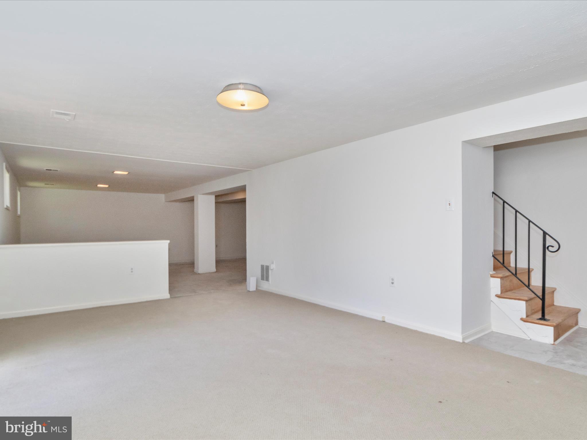 WHITE OAK MANOR - Residential