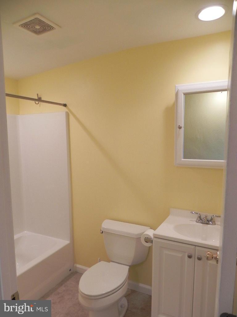 WASHINGTON VILLAGE - Residential Lease