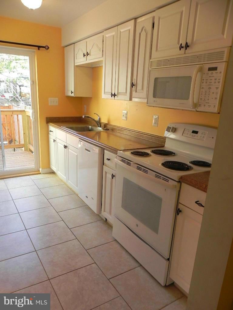 WASHINGTON VILLAGE - Residential Lease