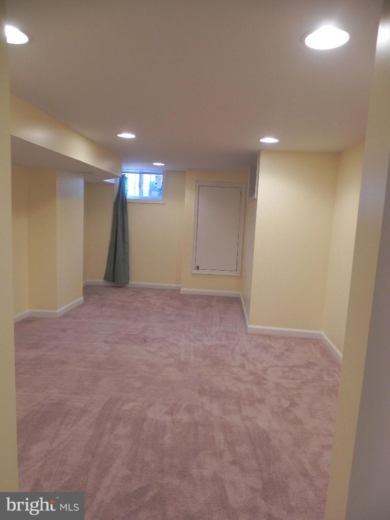 WASHINGTON VILLAGE - Residential Lease