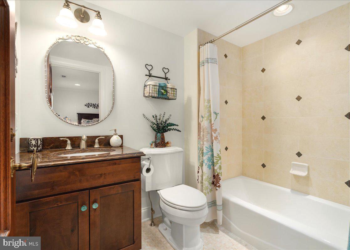 CANAL STREET - Residential