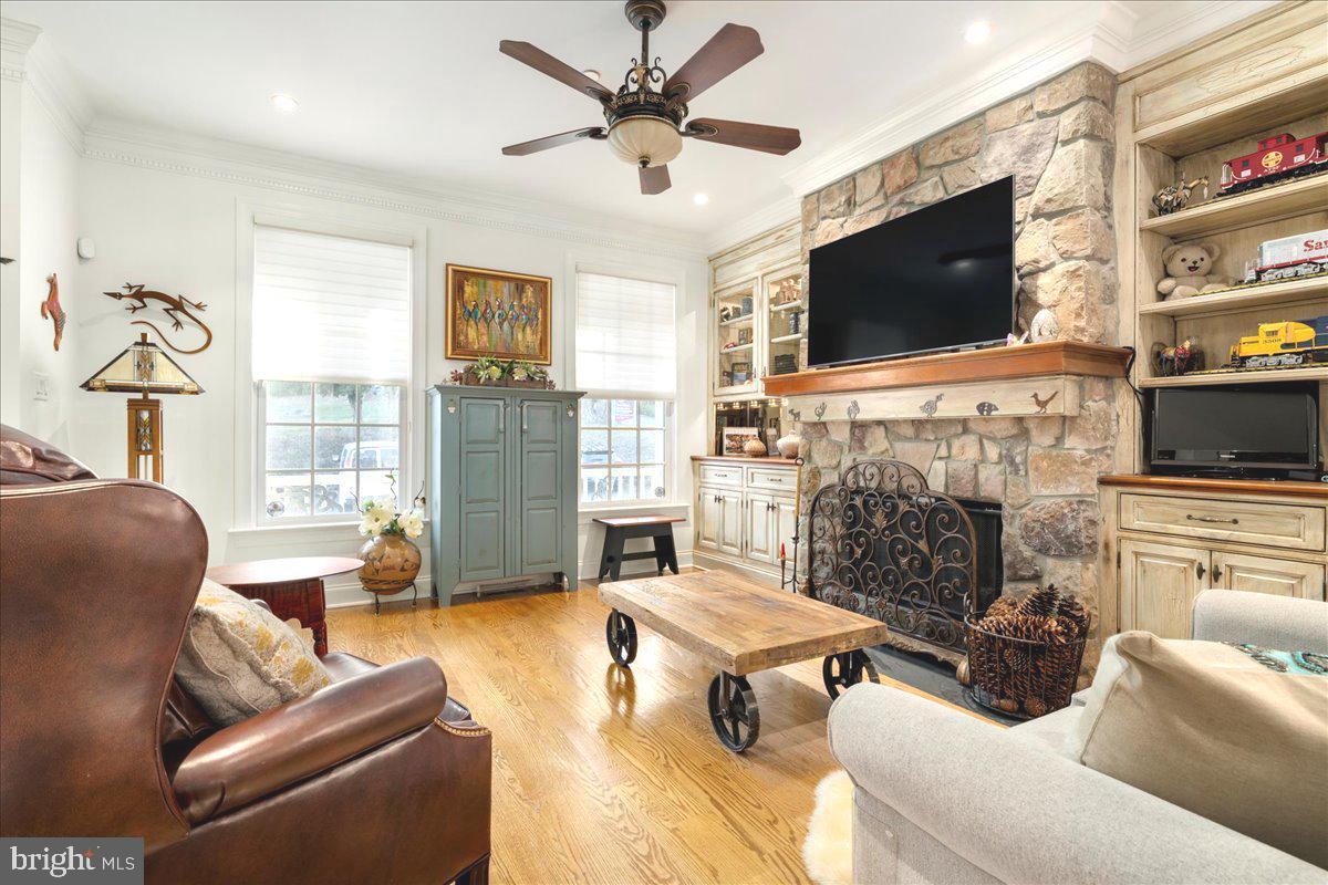 CANAL STREET - Residential