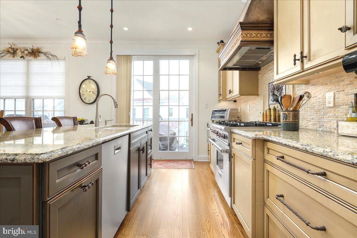 CANAL STREET - Residential