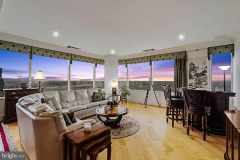 50 S 16th Street Unit 4210, Philadelphia, PA MLS: PAPH2472070