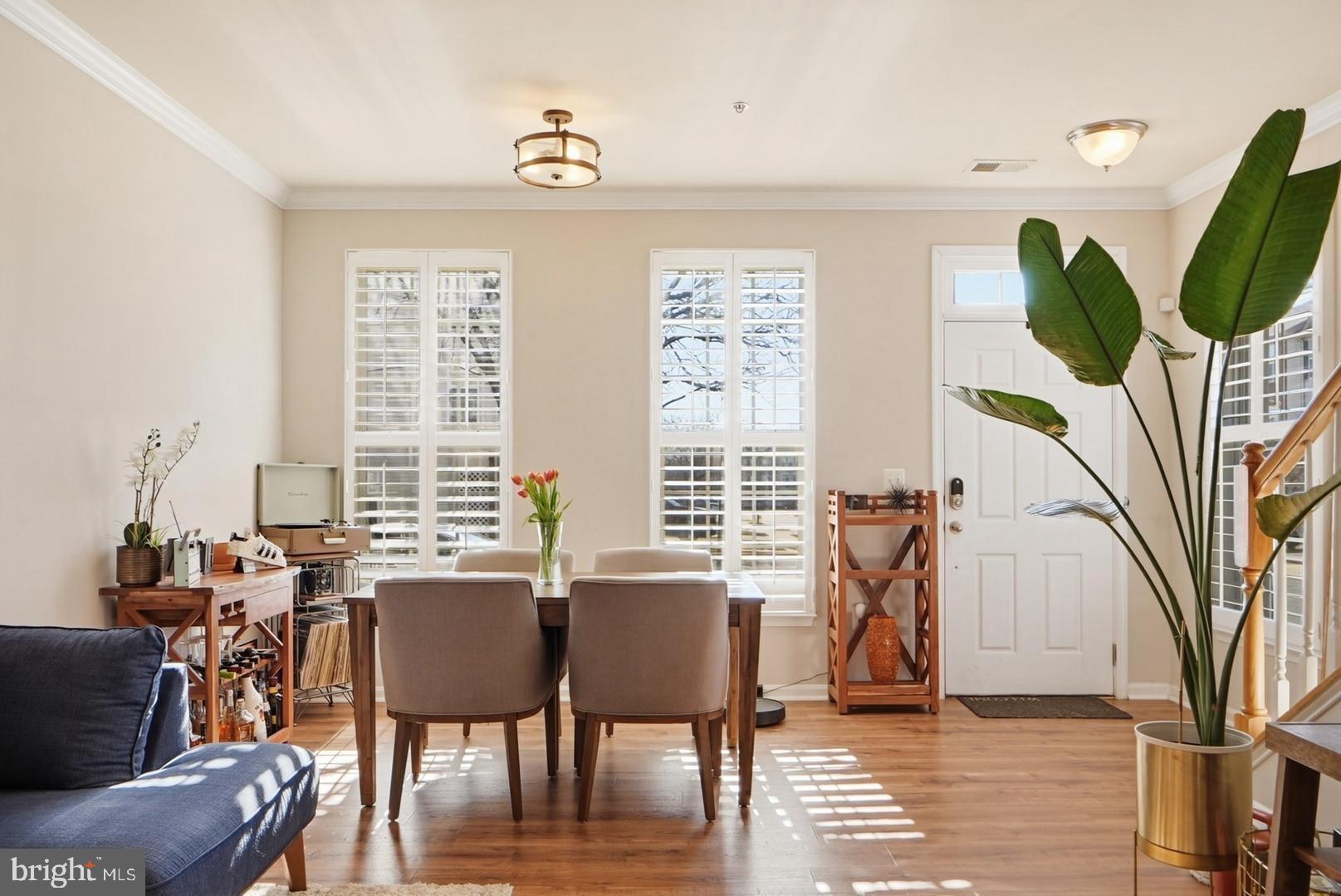 15839 JOHN DISKIN CIRCLE