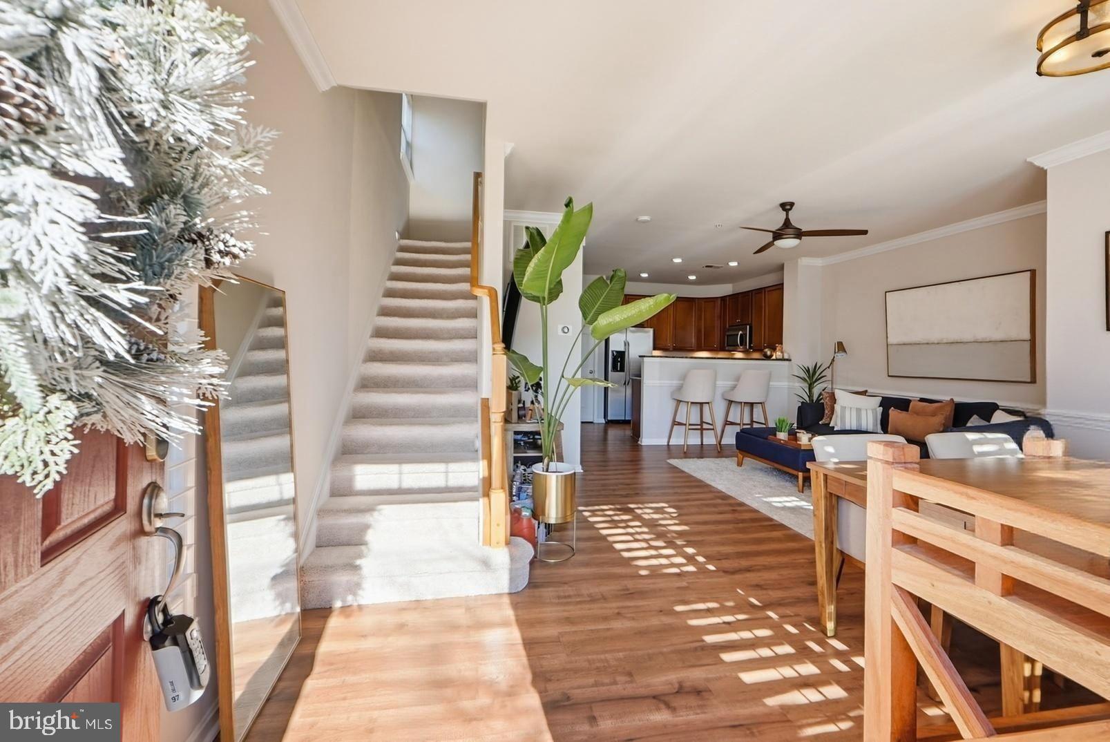 15839 JOHN DISKIN CIRCLE