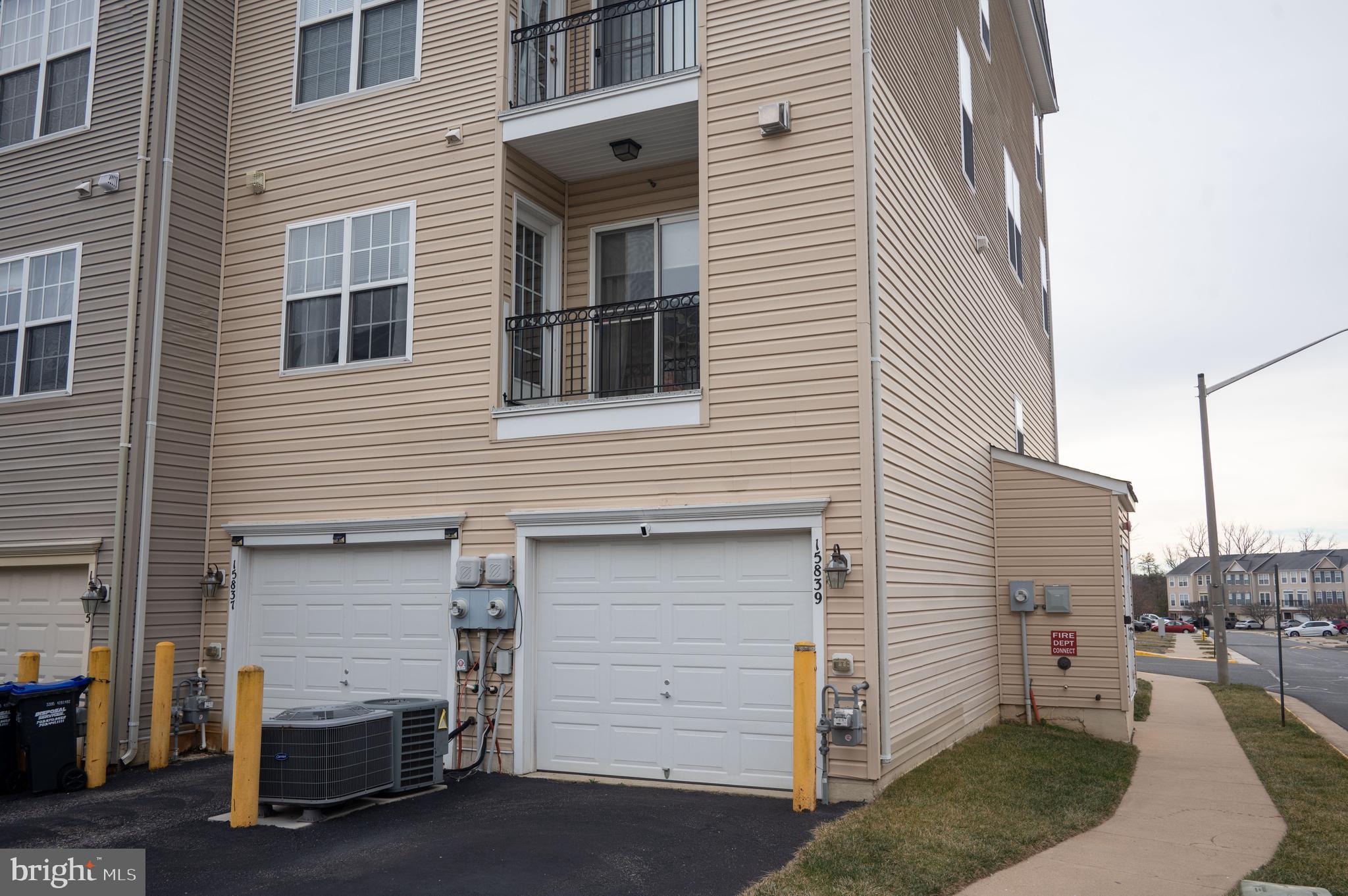 15839 JOHN DISKIN CIRCLE