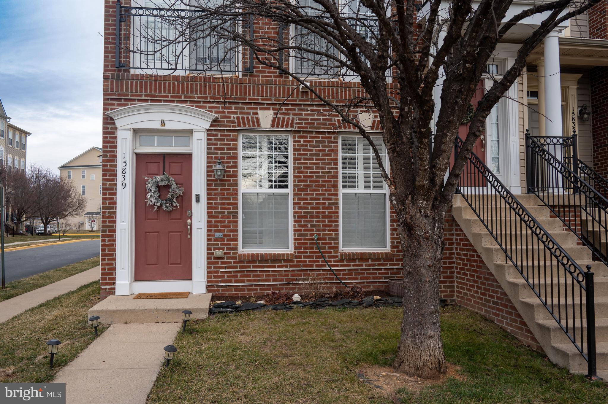 15839 JOHN DISKIN CIRCLE