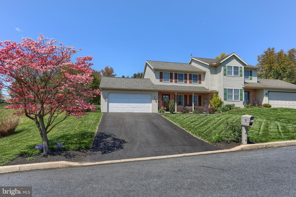 Photo of 6 Edgewood Drive, Lititz, PA 17543 (MLS # PALA2049972)