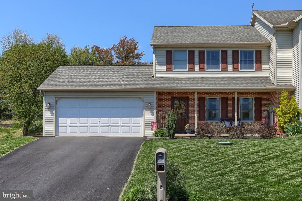 Photo of 6 Edgewood Drive, Lititz, PA 17543 (MLS # PALA2049972)