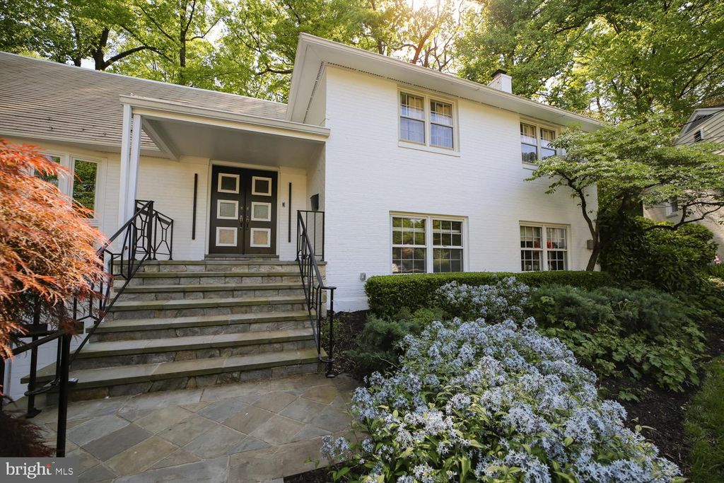 Photo of 2824 Ellicott Street NW, WASHINGTON, DC 20008 (MLS # DCDC2258110)