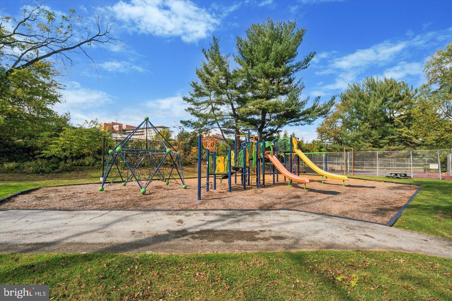 GREEN HILL - Residential