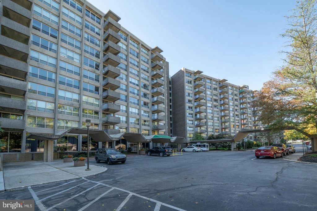 Photo of 1001 City Ave #E-914, WYNNEWOOD, PA 19096 (MLS # PAMC2163994)