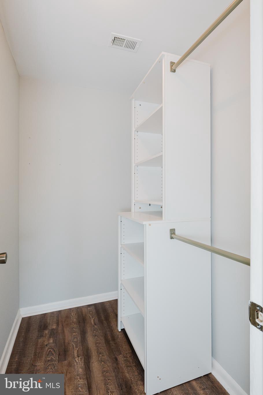 SHEPHERDS KNOLL GARDEN - Residential