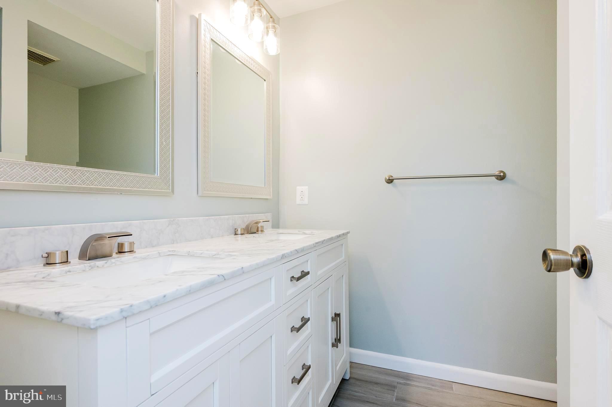 SHEPHERDS KNOLL GARDEN - Residential