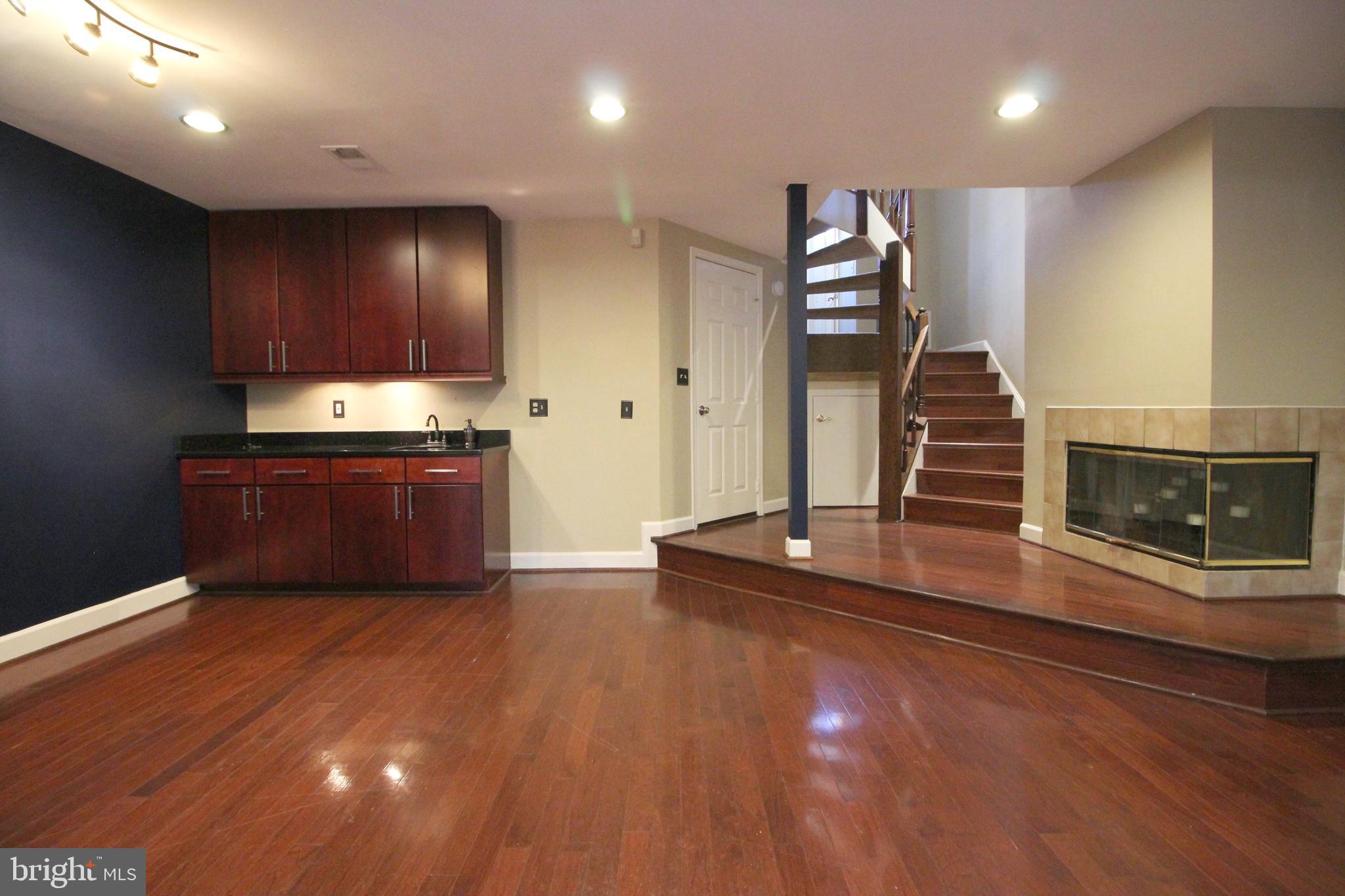 MERRY OAKS - Residential Lease