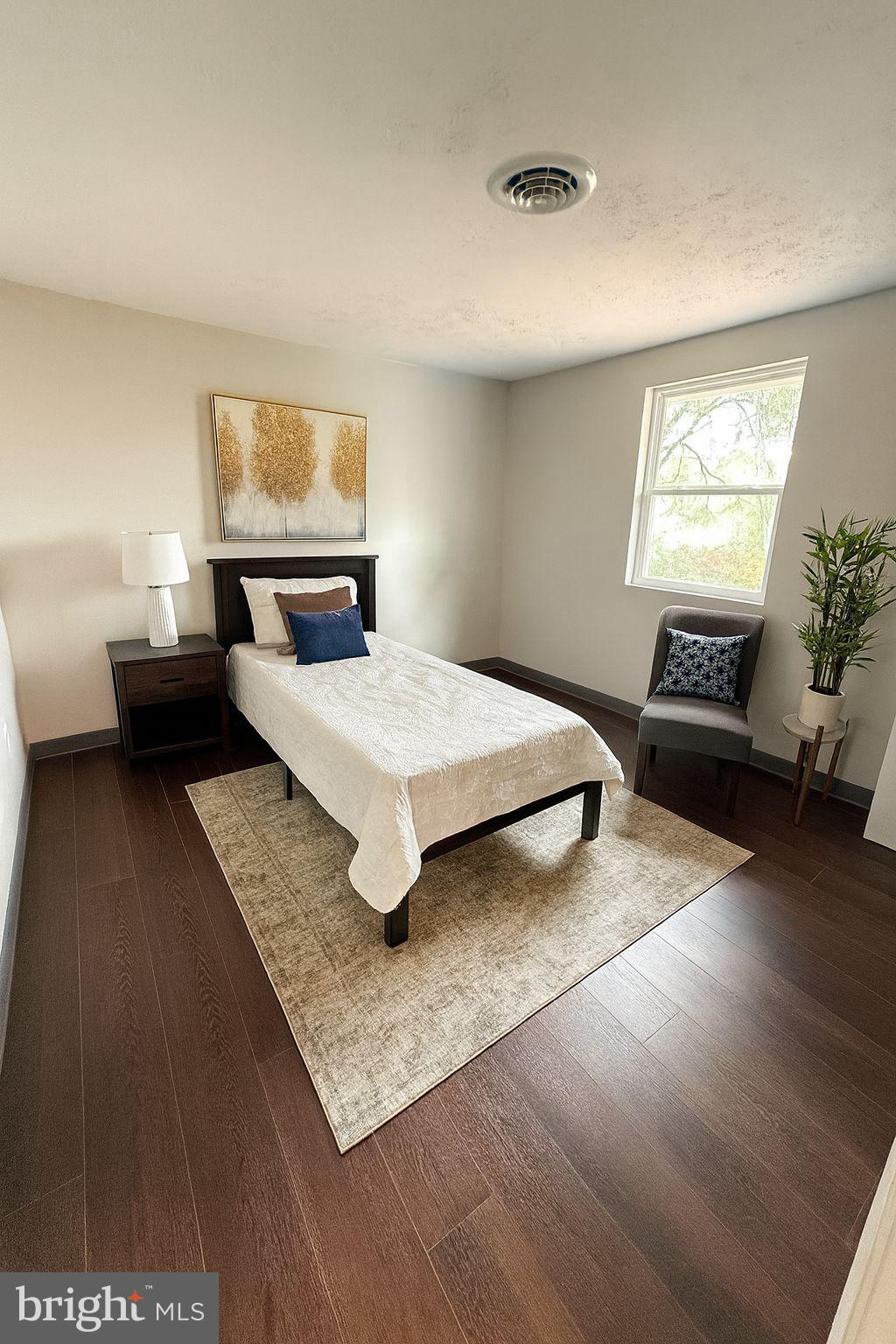 FOREST HILLS - Residential Lease