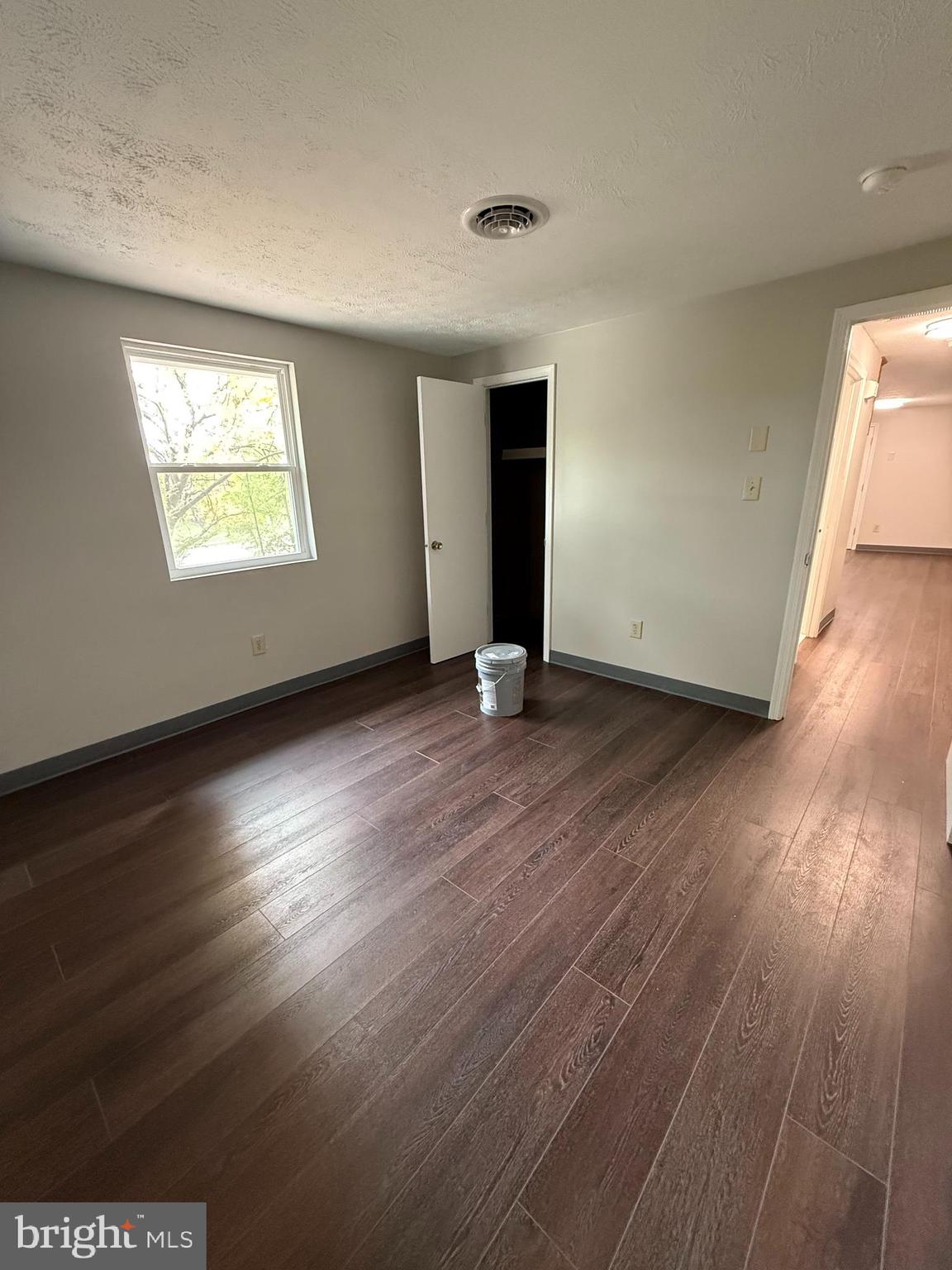 FOREST HILLS - Residential Lease