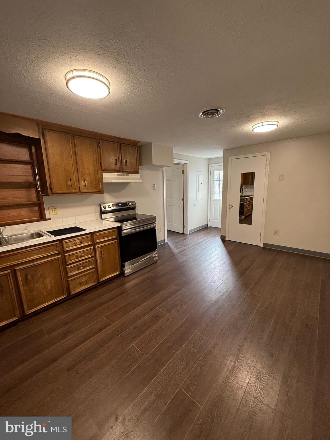 FOREST HILLS - Residential Lease