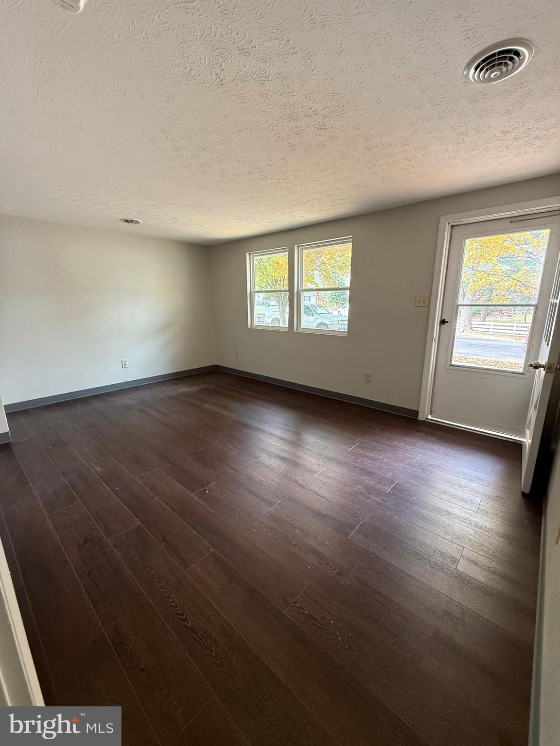 FOREST HILLS - Residential Lease