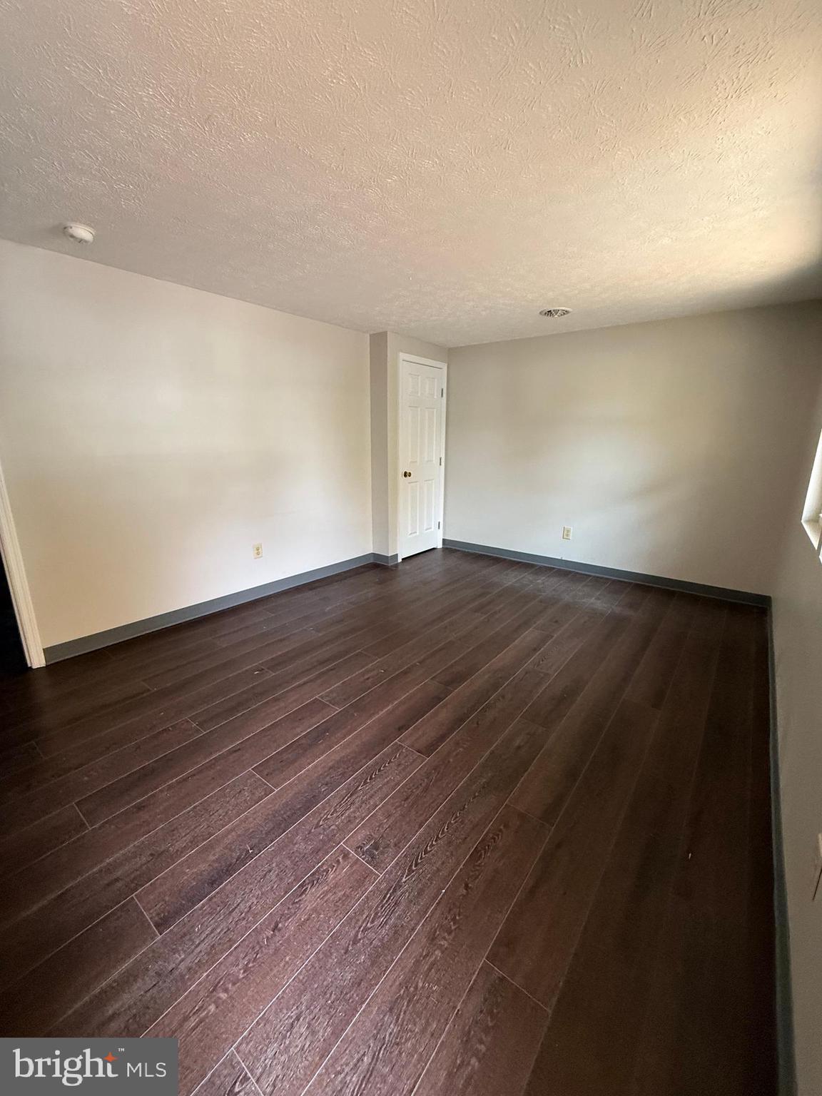 FOREST HILLS - Residential Lease