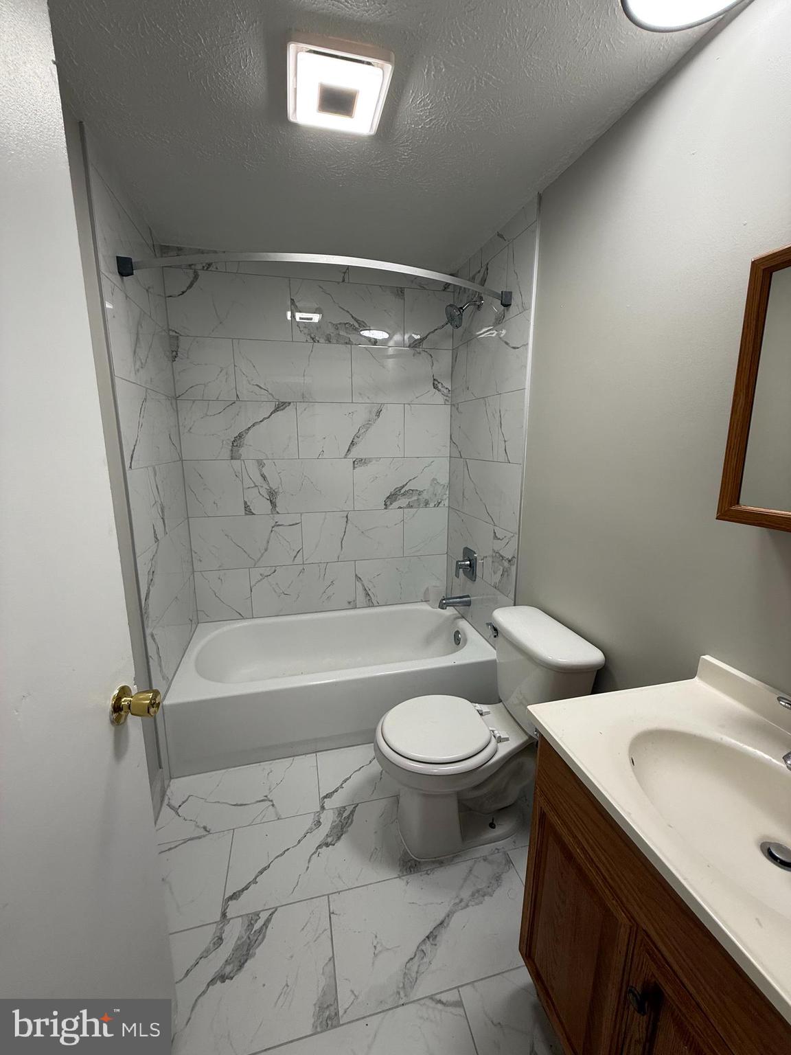 FOREST HILLS - Residential Lease