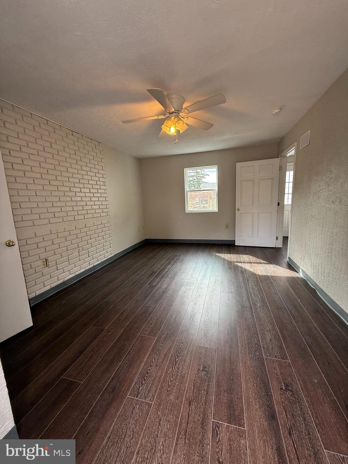 FOREST HILLS - Residential Lease