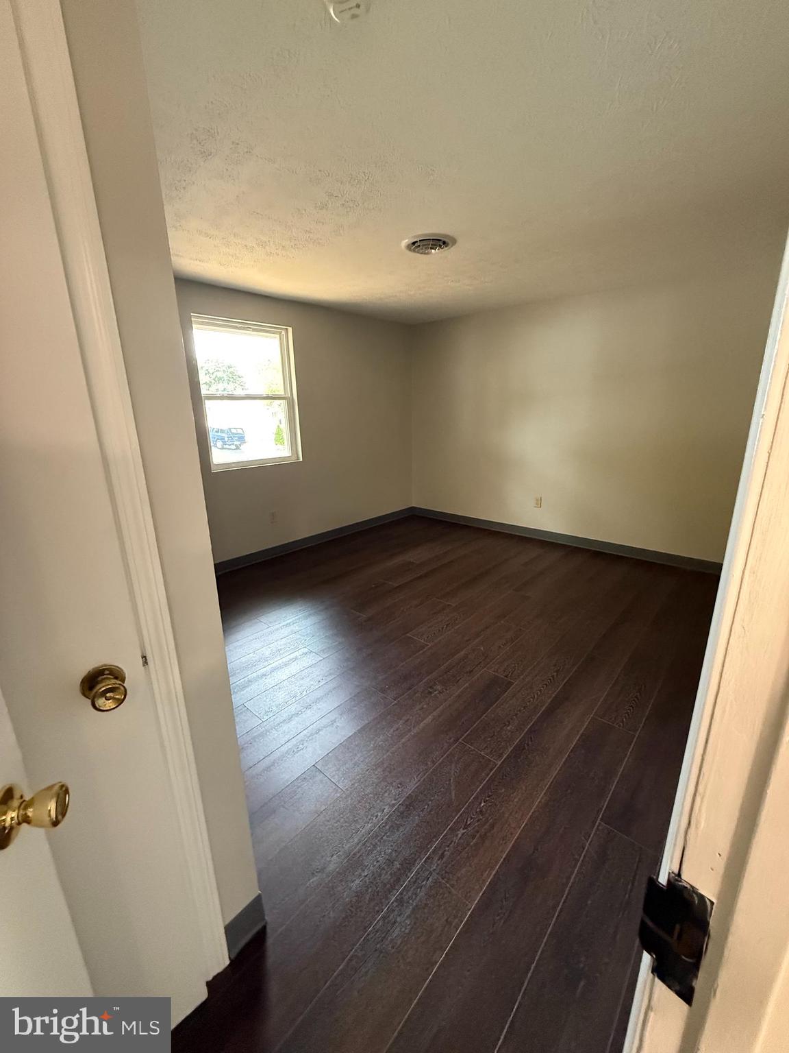 FOREST HILLS - Residential Lease