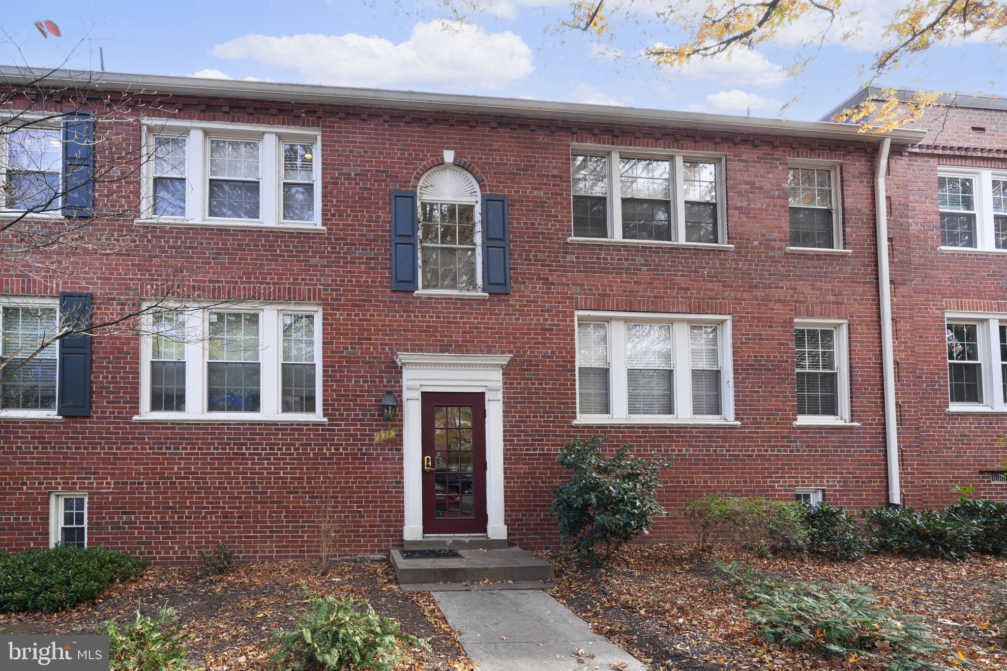 1913 N RHODES STREET 15