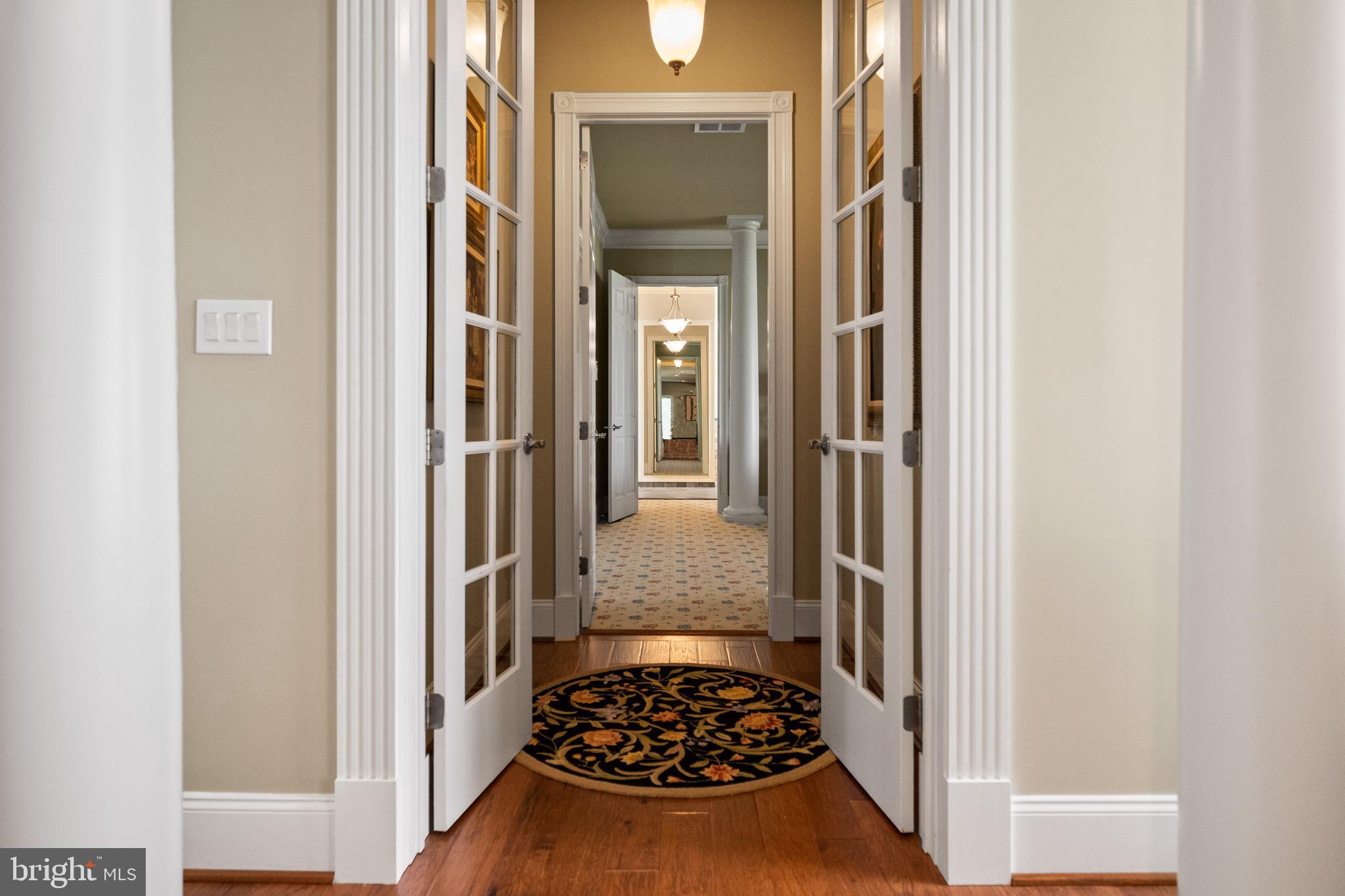 DEEP NECK - Residential