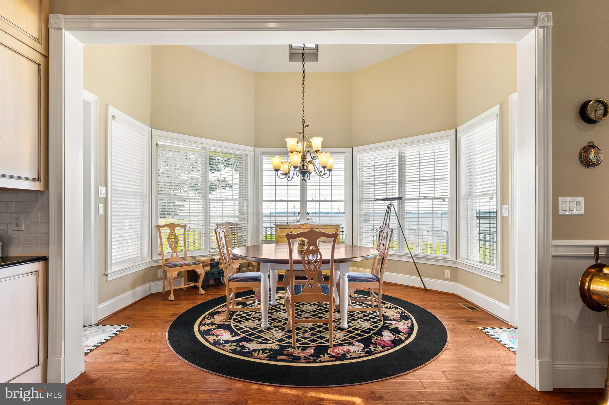 DEEP NECK - Residential