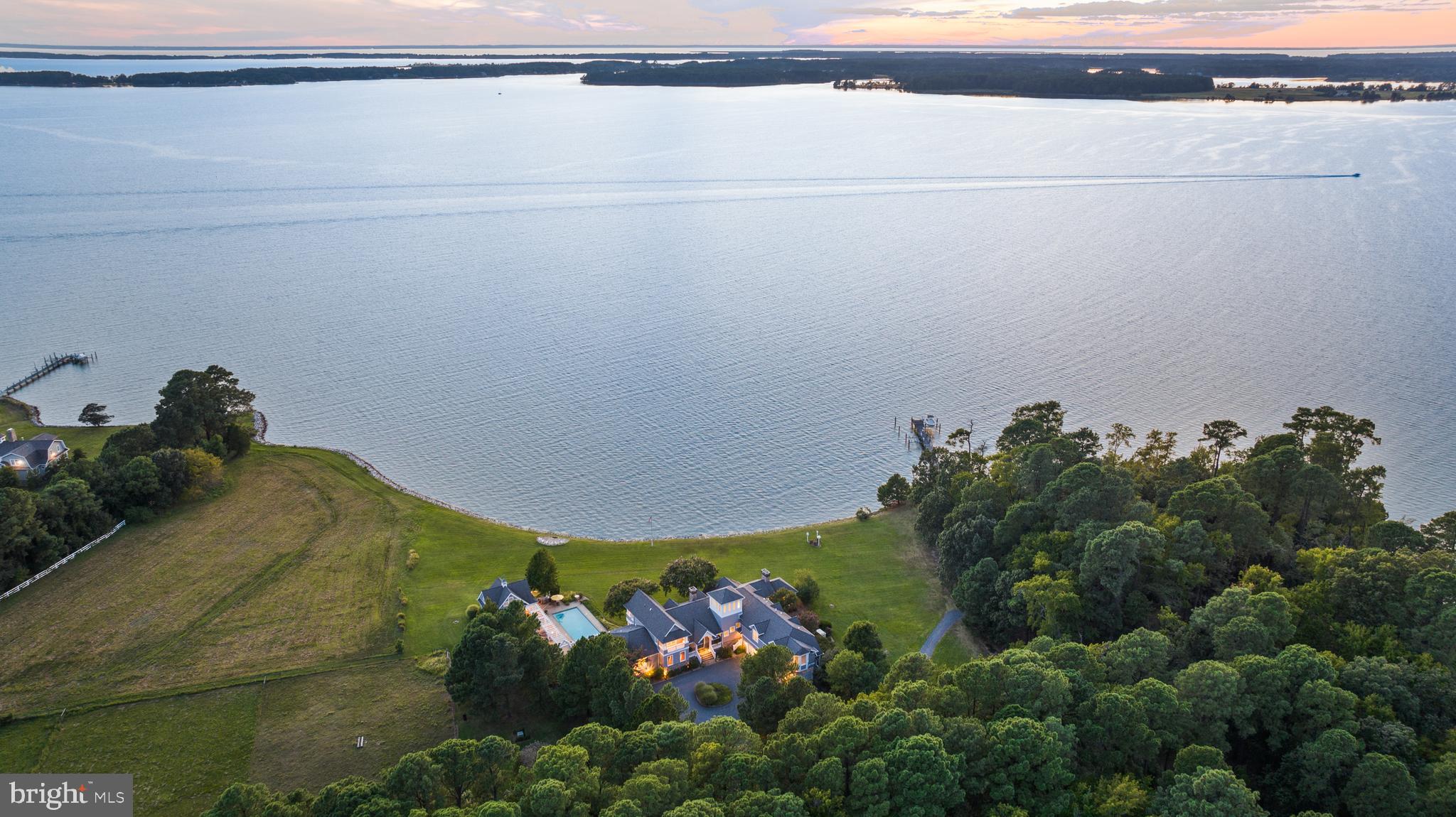 DEEP NECK - Residential