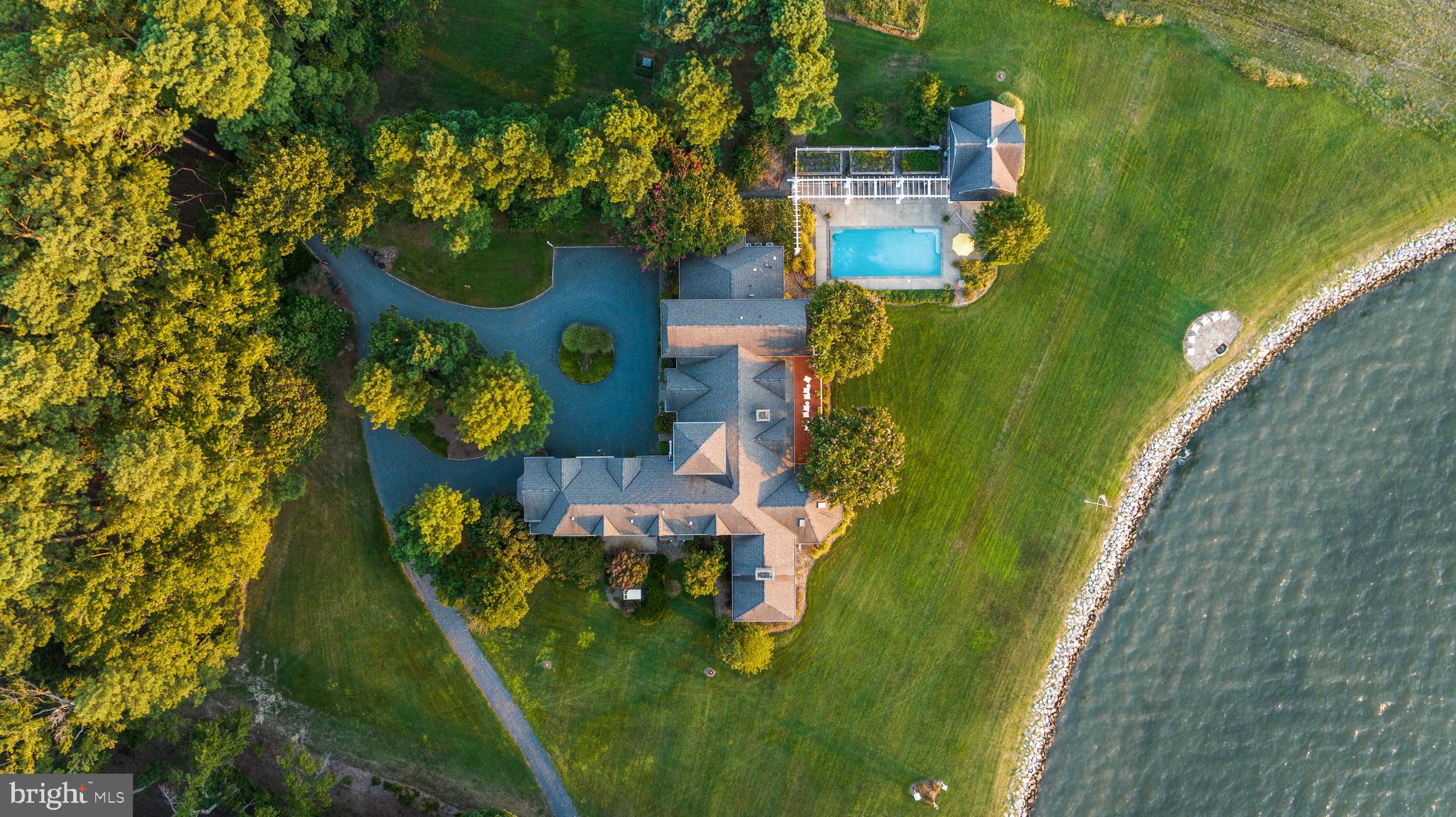 DEEP NECK - Residential