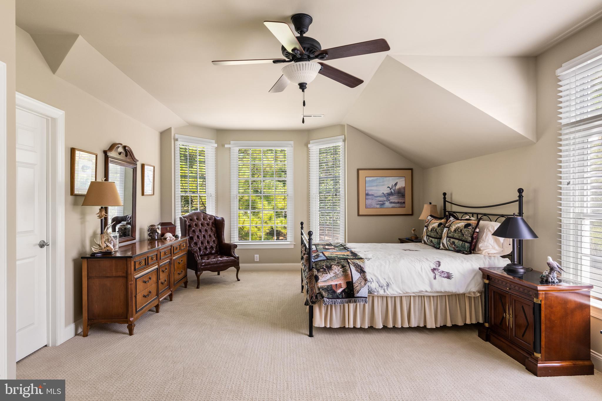 DEEP NECK - Residential