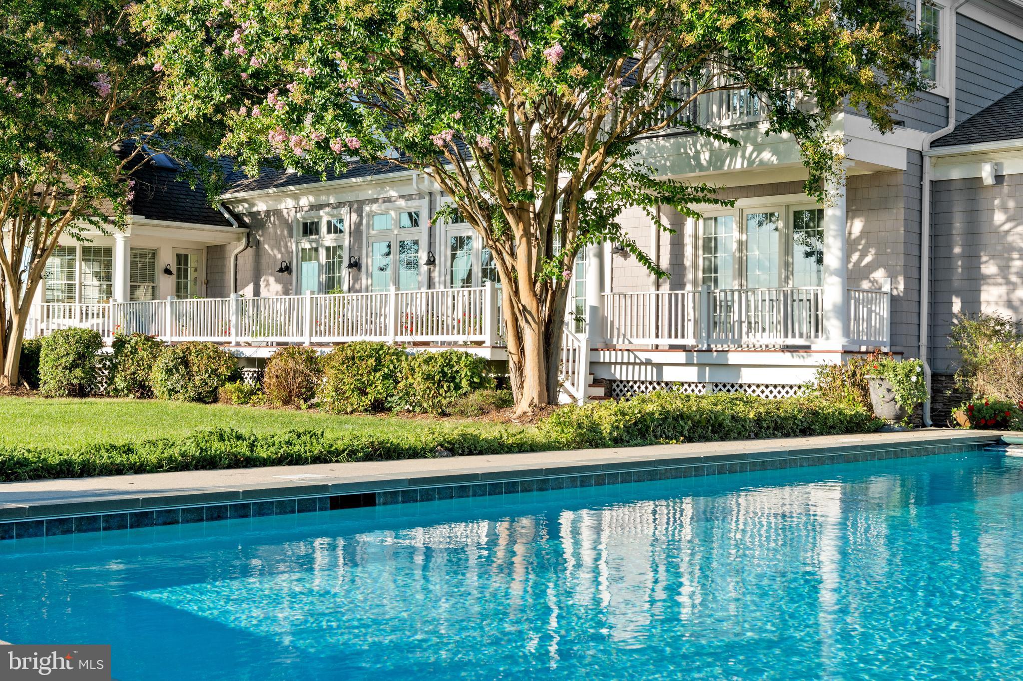 DEEP NECK - Residential